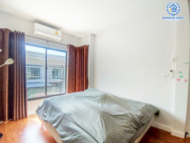 *****ทาวน์เฮ้าส์มือสองย่านนนทบุรี ม.เดอะวิลล่า บางบัวทอง เนื้อที่ 18.8 ตร.ว.ฟังก์ชัน 3 ห้องนอน 2 ห้องน้ำ 1 ที่จอดรถ แถมฟรี! 3 เครื่องปรับอากาศ 2 เครื่องทำน้ำอุ่น บนทำเลยอดเยี่ยม ติดถ.กาญจนาภิเษก ใกล้รถไฟฟ้าสายสีม่วง "สถานีคลองบางไผ่" และทางด่วน "กาญจนาภิเษก"